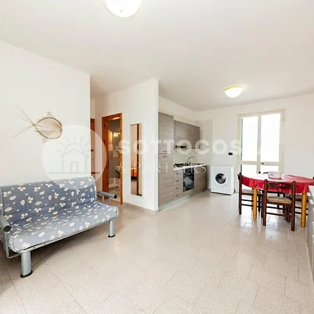 Апартаменты Seaside Flat -